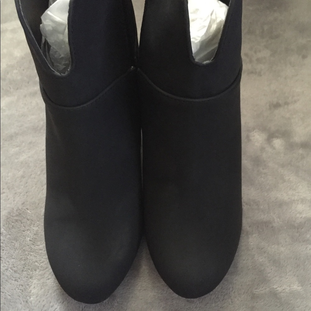 Women’s Black Suede Ankle Wedge Boots New in Box - Picture 12 of 16